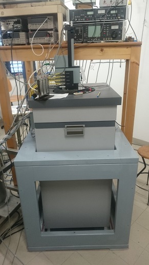 MPMS XL with pressure cell option at the Istituto dei Materiali per l'Elettronica ed il Magnetismo, Parma, IT (IMEM-CNR)